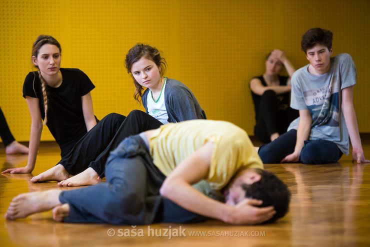 Contemporary dance (Flying Low) with Simon Wehrli @ Zimska plesna šola / Winter dance school, Maribor (Slovenia), 19/02 > 22/02/2016 <em>Photo: © Saša Huzjak</em>