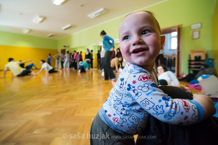 Contemporary dance (Flying Low) with Simon Wehrli @ Zimska plesna šola / Winter dance school, Maribor (Slovenia), 19/02 > 22/02/2016 <em>Photo: © Saša Huzjak</em>