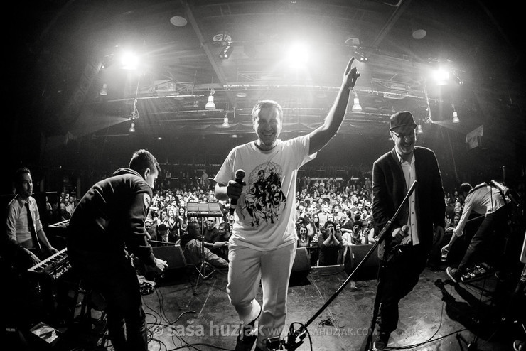 Kandžija with Tamburaši slavonske gansta krvi and fans on stage @ Tvornica kulture, Zagreb (Croatia), 12/03/2016 <em>Photo: © Saša Huzjak</em>