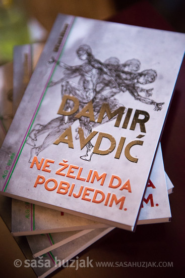 O:miza - Damir Avdić's latest book titled "Ne želim da pobjedim." (I don't want to win.) @ Salon uporabnih umetnosti, Maribor (Slovenia), 12/04/2016 <em>Photo: © Saša Huzjak</em>