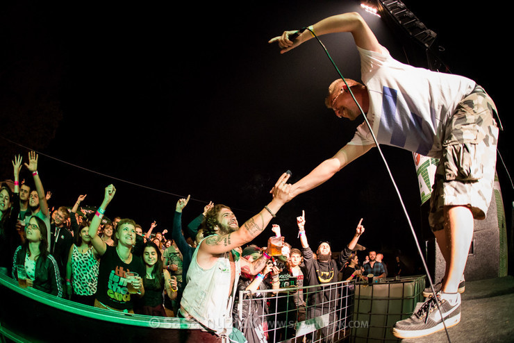 Luka Tralić Shot (Elemental), greeting a fan @ RockLive 6, Šoderica, Koprivnica (Croatia), 2016 <em>Photo: © Saša Huzjak</em>