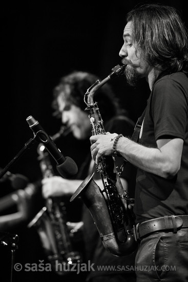 Vasko Atanasovski (Samo Šalamon & Takt Ars Guitar Orchestra) @ Narodni dom Maribor, Velika dvorana, Maribor (Slovenia), 18/11/2016 <em>Photo: © Saša Huzjak</em>