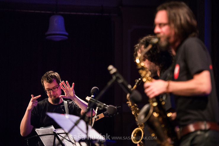 Samo Šalamon & Takt Ars Guitar Orchestra feat. Vasko Atanasovski & Achille Succi @ Narodni dom Maribor, Velika dvorana, Maribor (Slovenia), 18/11/2016 <em>Photo: © Saša Huzjak</em>