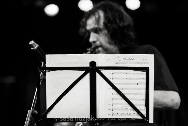 Samo Šalamon & Takt Ars Guitar Orchestra feat. Vasko Atanasovski & Achille Succi @ Narodni dom Maribor, Velika dvorana, Maribor (Slovenia), 18/11/2016 <em>Photo: © Saša Huzjak</em>