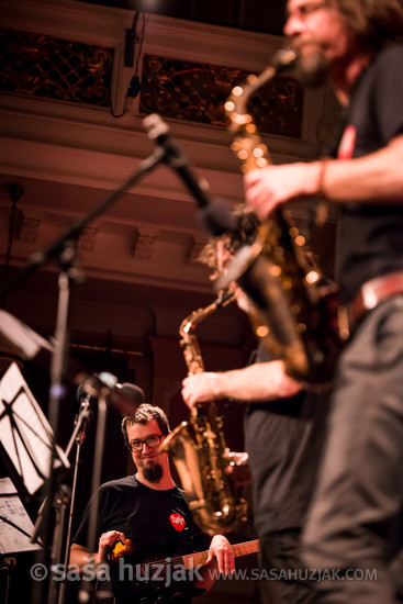 Samo Šalamon & Takt Ars Guitar Orchestra feat. Vasko Atanasovski & Achille Succi @ Narodni dom Maribor, Velika dvorana, Maribor (Slovenia), 18/11/2016 <em>Photo: © Saša Huzjak</em>