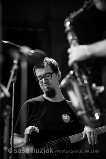 Samo Šalamon & Takt Ars Guitar Orchestra feat. Vasko Atanasovski & Achille Succi @ Narodni dom Maribor, Velika dvorana, Maribor (Slovenia), 18/11/2016 <em>Photo: © Saša Huzjak</em>