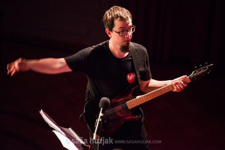 Samo Šalamon (Samo Šalamon & Takt Ars Guitar Orchestra) @ Narodni dom Maribor, Velika dvorana, Maribor (Slovenia), 18/11/2016 <em>Photo: © Saša Huzjak</em>