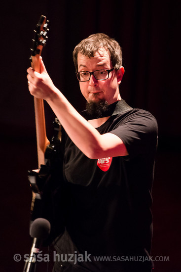 Samo Šalamon (Samo Šalamon & Takt Ars Guitar Orchestra) @ Narodni dom Maribor, Velika dvorana, Maribor (Slovenia), 18/11/2016 <em>Photo: © Saša Huzjak</em>