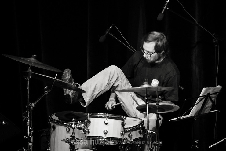Bojan Krhlanko (Samo Šalamon & Takt Ars Guitar Orchestra) @ Narodni dom Maribor, Velika dvorana, Maribor (Slovenia), 18/11/2016 <em>Photo: © Saša Huzjak</em>