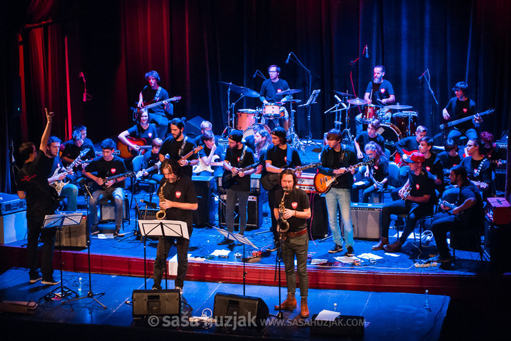 Samo Šalamon & Takt Ars Guitar Orchestra feat. Vasko Atanasovski & Achille Succi @ Narodni dom Maribor, Velika dvorana, Maribor (Slovenia), 18/11/2016 <em>Photo: © Saša Huzjak</em>