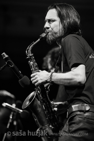 Vasko Atanasovski (Samo Šalamon & Takt Ars Guitar Orchestra) @ Narodni dom Maribor, Velika dvorana, Maribor (Slovenia), 18/11/2016 <em>Photo: © Saša Huzjak</em>