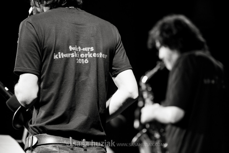 Samo Šalamon & Takt Ars Guitar Orchestra feat. Vasko Atanasovski & Achille Succi @ Narodni dom Maribor, Velika dvorana, Maribor (Slovenia), 18/11/2016 <em>Photo: © Saša Huzjak</em>