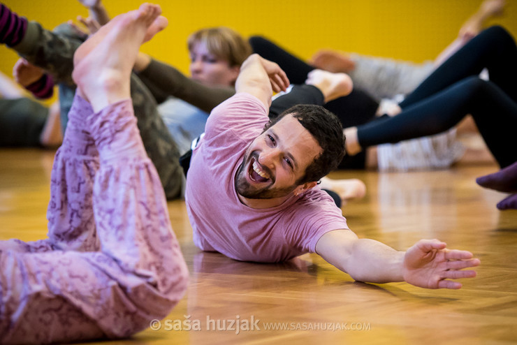 Contemporary Dance Technique – Flying Low I with Simon Wehrli <em>Photo: © Saša Huzjak</em>