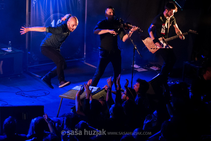 Gregor Jančič "Moon" (Happy Ol' McWeasel) jumping for stage dive @ ŠTUK, Maribor (Slovenia), 18/03/2017 <em>Photo: © Saša Huzjak</em>