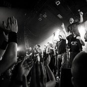 Happy Ol' McWeasel wth fans on stage @ ŠTUK, Maribor (Slovenia), 18/03/2017 <em>Photo: © Saša Huzjak</em>