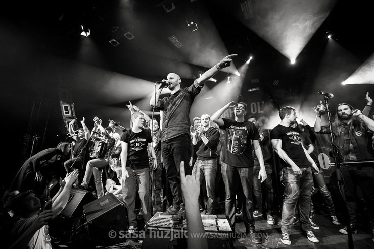 Happy Ol' McWeasel wth fans on stage @ ŠTUK, Maribor (Slovenia), 18/03/2017 <em>Photo: © Saša Huzjak</em>