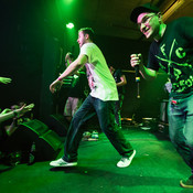 Kandžija and Toxara (Kandžija i Gole žene) preparing for the second crowd surf @ Vintage Industrial Bar, Zagreb (Croatia), 31/03/2017 <em>Photo: © Saša Huzjak</em>