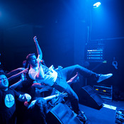 Kandžija finishing first crowd surfing of the night (Kandžija i Gole žene) @ Vintage Industrial Bar, Zagreb (Croatia), 31/03/2017 <em>Photo: © Saša Huzjak</em>