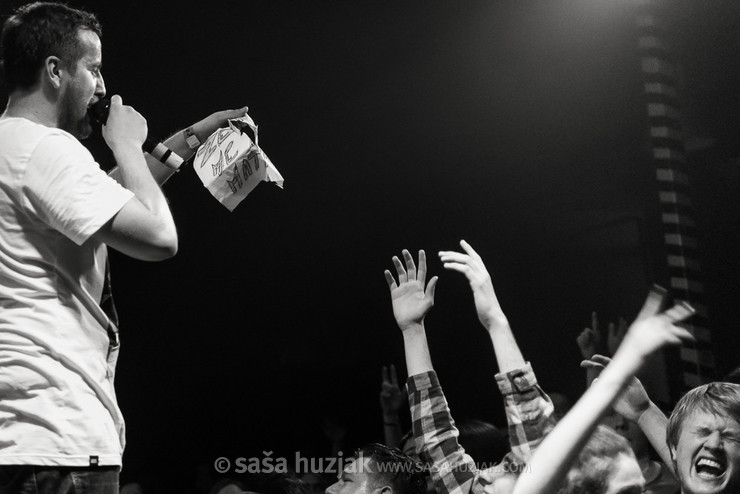 Kandžija (Kandžija i Gole žene) with fans @ Vintage Industrial Bar, Zagreb (Croatia), 31/03/2017 <em>Photo: © Saša Huzjak</em>