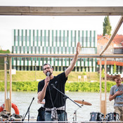 Organizer Miha Lovše, thanking the audience @ River Drava, Maribor (Slovenia), 09/06/2017 <em>Photo: © Saša Huzjak</em>