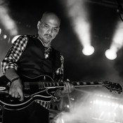 Joey Santiago (Pixies) @ Križanke, Ljubljana (Slovenia), 12/07/2017 <em>Photo: © Saša Huzjak</em>