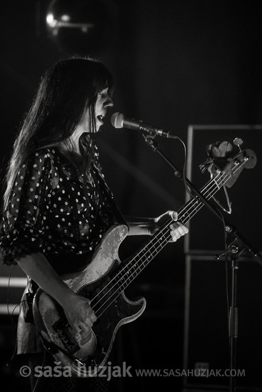 Paz Lenchantin (Pixies) @ Križanke, Ljubljana (Slovenia), 12/07/2017 <em>Photo: © Saša Huzjak</em>