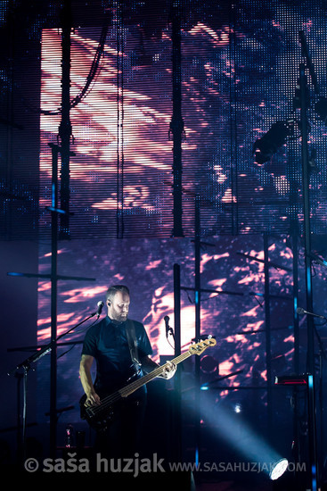 Georg Hólm (Sigur Rós) @ Dom sportova, Mala dvorana, Zagreb (Croatia), 20/10/2017 <em>Photo: © Saša Huzjak</em>