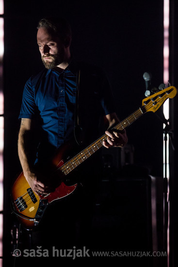 Georg Hólm (Sigur Rós) @ Dom sportova, Mala dvorana, Zagreb (Croatia), 20/10/2017 <em>Photo: © Saša Huzjak</em>