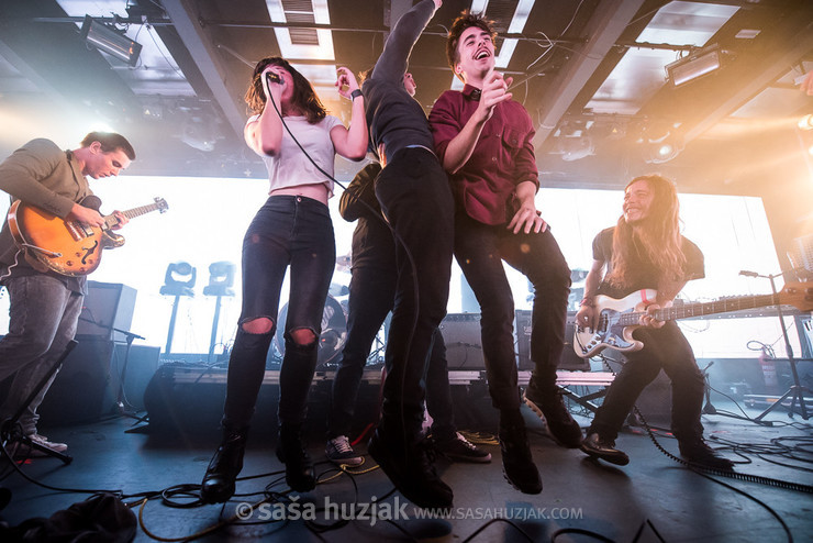 Koala Voice with fans on stage @ Cvetličarna, Ljubljana (Slovenia), 26/10/2017 <em>Photo: © Saša Huzjak</em>