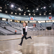 Young Parni Valjak fan running to the first row after gates opened @ Arena Zagreb, Zagreb (Croatia), 2017 <em>Photo: © Saša Huzjak</em>