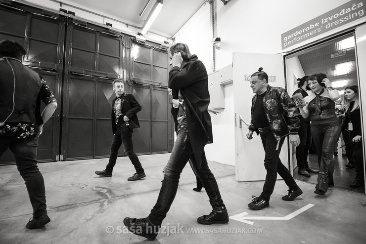 Band going to the stage @ Arena Zagreb, Zagreb (Croatia), 01/12/2017 <em>Photo: © Saša Huzjak</em>