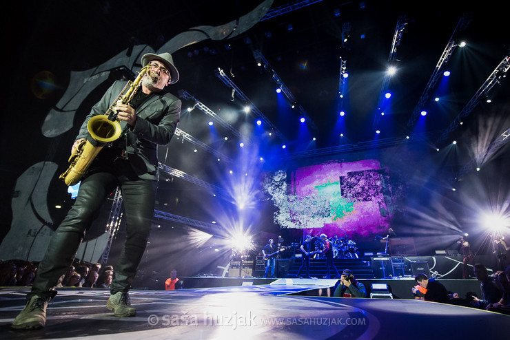 Igor Geržina, special guest of Parni Valjak @ Arena Zagreb, Zagreb (Croatia), 01/12/2017 <em>Photo: © Saša Huzjak</em>