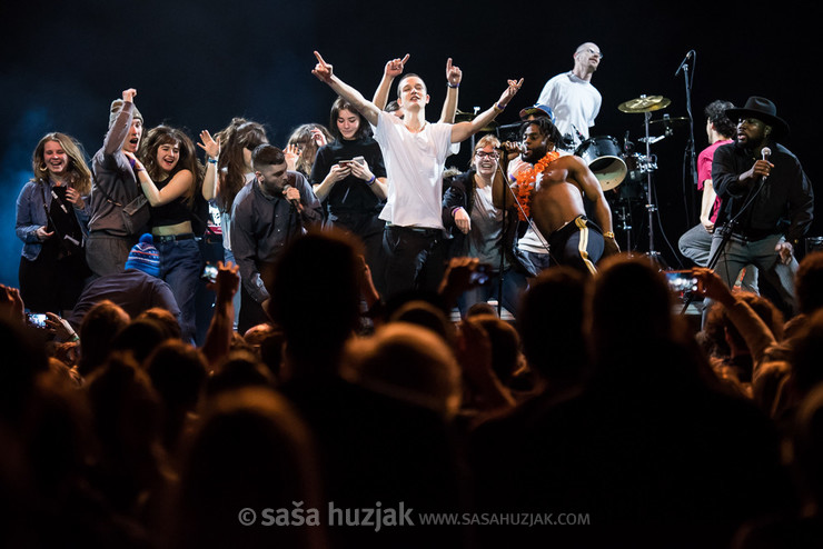 Young Fathers with fans on stage @ MENT Ljubljana, Ljubljana (Slovenia), 31/01 > 02/02/2018 <em>Photo: © Saša Huzjak</em>