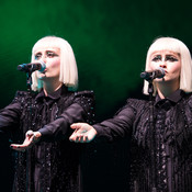 Holly Laessig and Jess Wolfe (Lucius) (Roger Waters Us + Them tour band) @ Arena Zagreb, Zagreb (Croatia), 06/05/2018 <em>Photo: © Saša Huzjak</em>