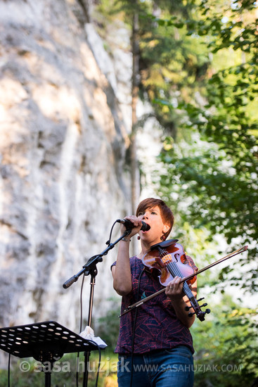 Špela Huzjak (Madame Brumowski) - Madame Brumowski soundcheck @ Pruh, Svečina (Slovenia), 08/09/2018 <em>Photo: © Saša Huzjak</em>