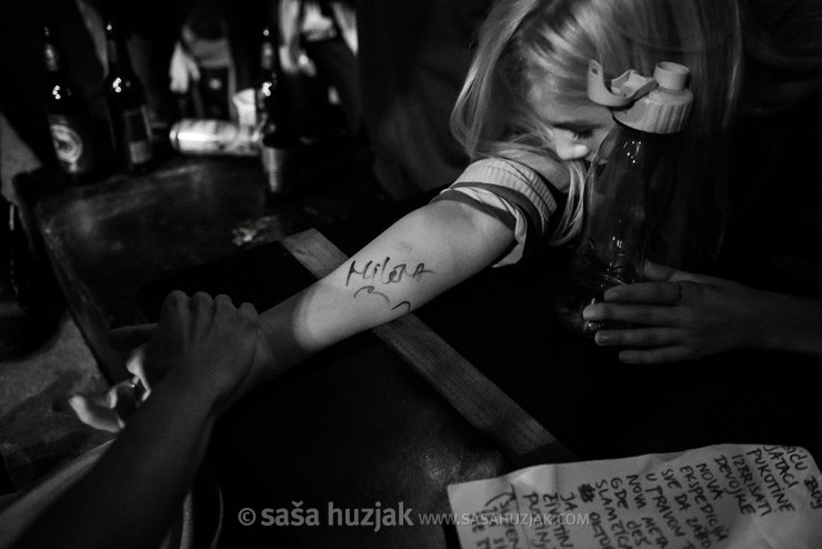 Milena Milutinović (Repetitor) signing fans hand @ AKC Attack, Zagreb (Croatia), 18/10/2018 <em>Photo: © Saša Huzjak</em>
