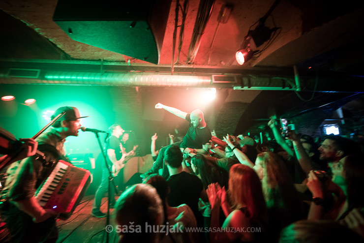 Gregor Jančič "Moony" (Happy Ol' McWeasel) crowd surfing @ Jazz klub Satchmo, Maribor (Slovenia), 15/03/2019 <em>Photo: © Saša Huzjak</em>