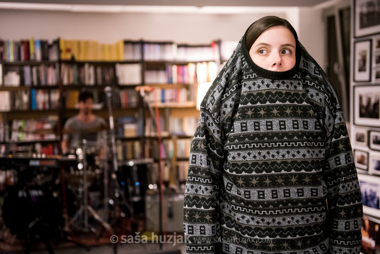 Meditation before the gig - Manca @ Bulevar Books, Novi Sad (Serbia), 30/03/2019 <em>Photo: © Saša Huzjak</em>