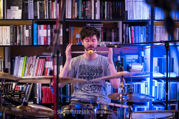 Meditation before the gig - Miha @ Bulevar Books, Novi Sad (Serbia), 30/03/2019 <em>Photo: © Saša Huzjak</em>