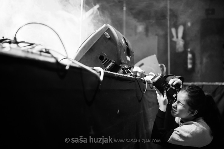 Vita Orehek, one of the photographer of the Concert photography workshop in action @ Pekarna, Dvorana Gustaf, Maribor (Slovenia), 28/09/2019 <em>Photo: © Saša Huzjak</em>