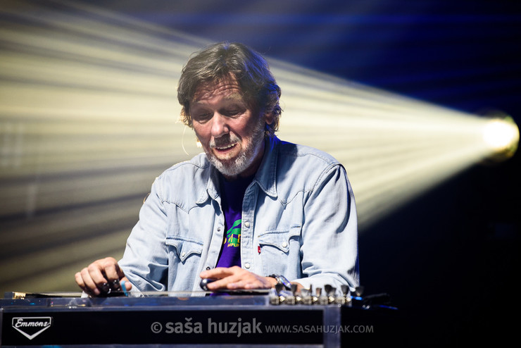 Davor Rodik, guest on steel guitar @ Dvorana Mladosti, Rijeka (Croatia), 11/10/2019 <em>Photo: © Saša Huzjak</em>