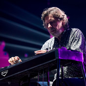 Davor Rodik, guest on steel guitar @ Spaladium Arena, Split (Croatia), 02/11/2019 <em>Photo: © Saša Huzjak</em>