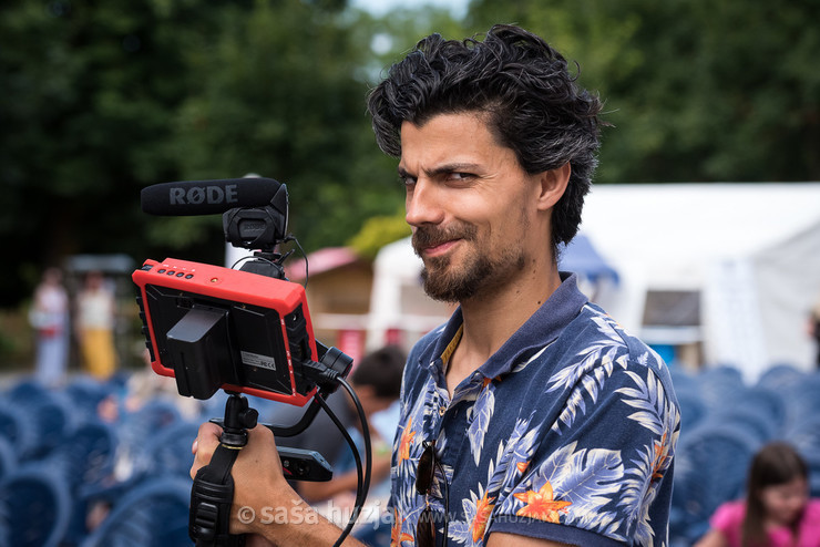 Dinko, the festivals videographer in action @ Fest Jazza, Koprivnica (Croatia), 09/07 > 10/07/2021 <em>Photo: © Saša Huzjak</em>