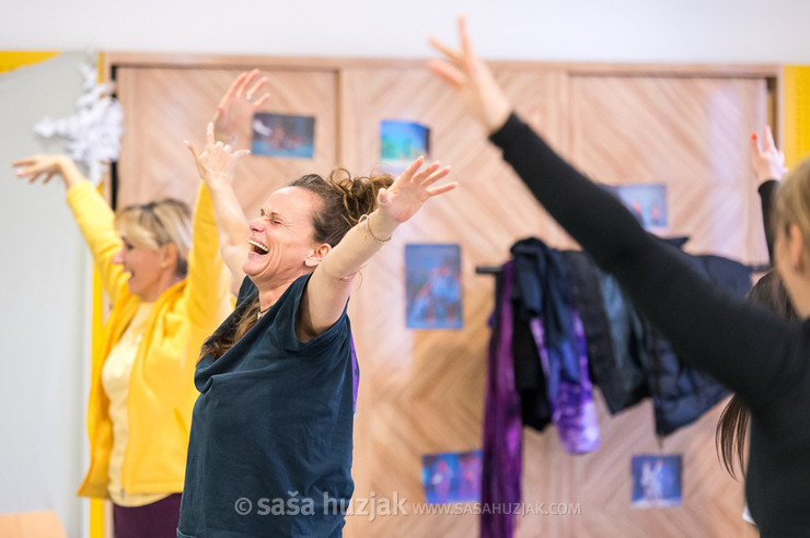 Mentors’ workshop: Two flying ones and a barefoot one – "Children’s Dance Creativity" – Saša Lončar @ Zimska plesna šola / Winter dance school, Maribor (Slovenia), 25/02 > 28/02/2022 <em>Photo: © Saša Huzjak</em>