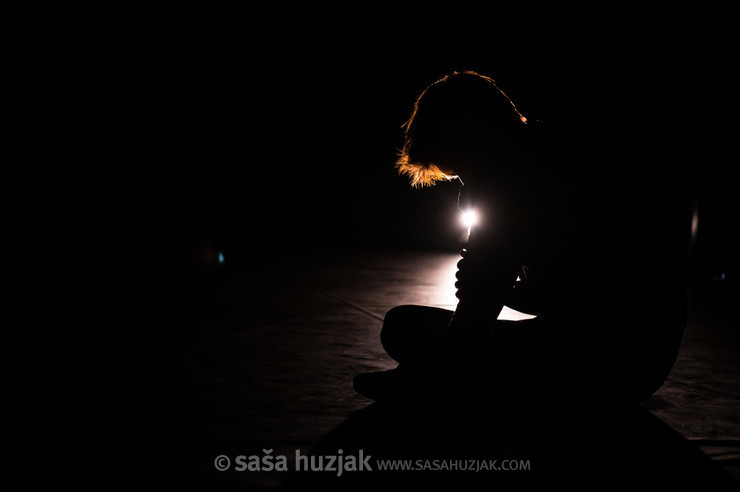 PREMIK, skladba za glas, violino in telo <em>Photo: © Saša Huzjak</em>