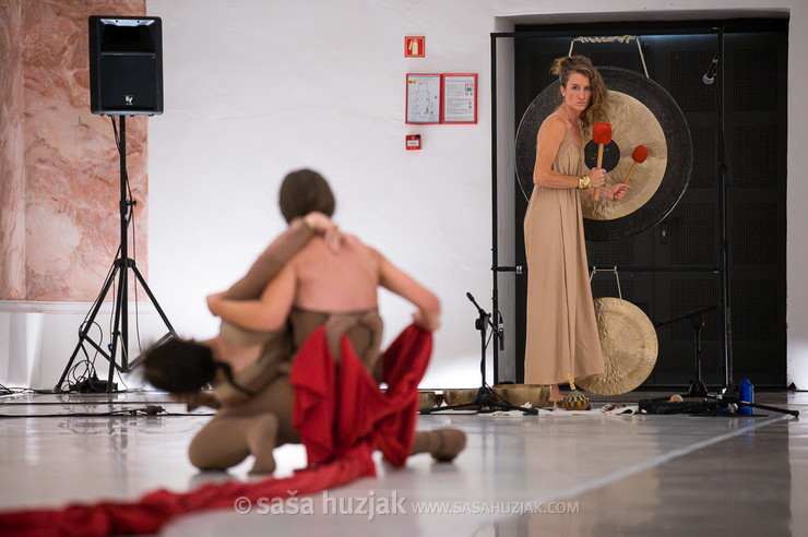 Mirica Ačko, Liza Šimenc, Alja Petric: Telo kot nepreHOJENA pokrajina (Body as an Untraversed Landscape) @ Festival Platforma, Maribor (Slovenia), 28/08 > 31/08/2024 <em>Photo: © Saša Huzjak</em>