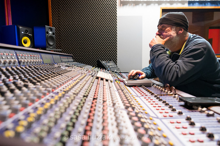 Danilo Ženko behind his buttons :) @ Bejsmen Studio, Maribor (Slovenia), 24/11/2024 <em>Photo: © Saša Huzjak</em>