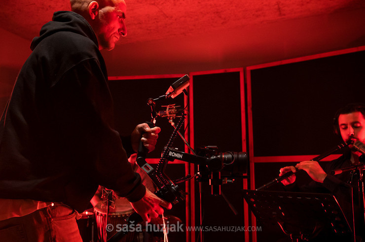 Videographer Tomaž Praunseis in action @ Bejsmen Studio, Maribor (Slovenia), 24/11/2024 <em>Photo: © Saša Huzjak</em>