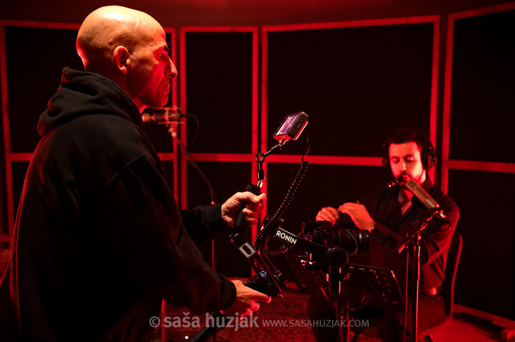 Videographer Tomaž Praunseis in action @ Bejsmen Studio, Maribor (Slovenia), 24/11/2024 <em>Photo: © Saša Huzjak</em>