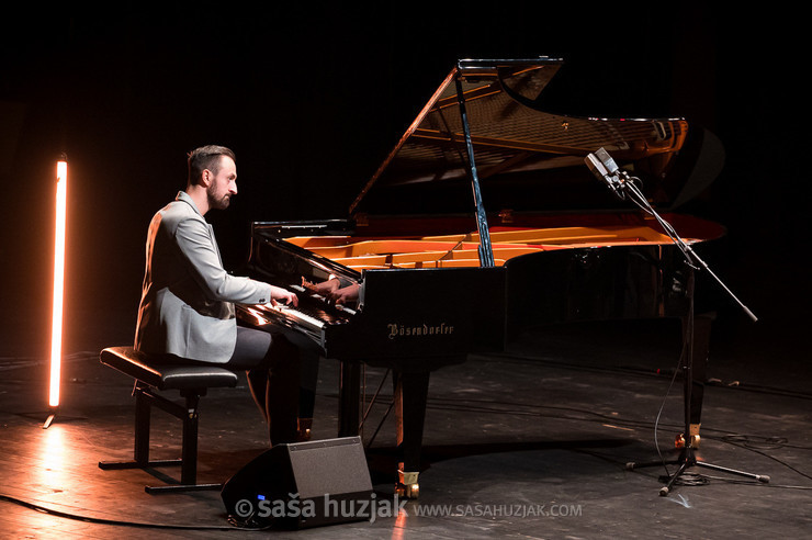 Kris Korat (Harmelogic) @ Gledališka in koncertna dvorana Lendava, Lendava (Slovenia), 25/11/2024 <em>Photo: © Saša Huzjak</em>